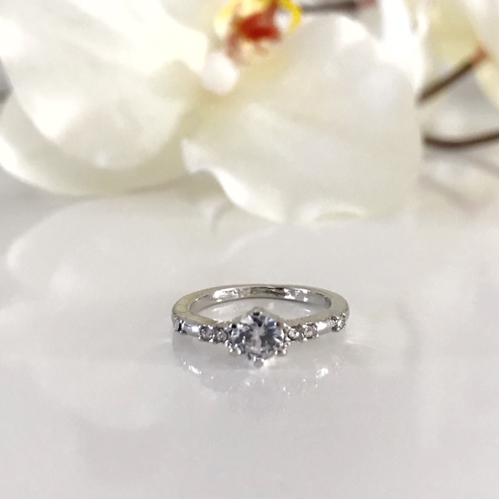 💍✨ Tiny Fashion Diamond Ring ✨💍